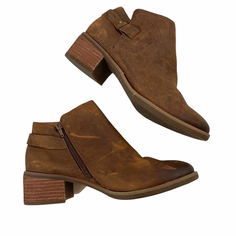 Korks Sonya Ankle Tan Distressed Booties NWOT